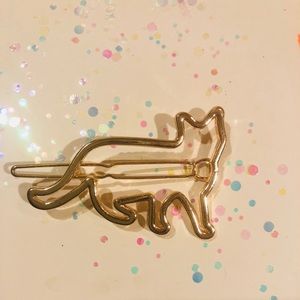 It’s a kitty cat brooche 😊😻